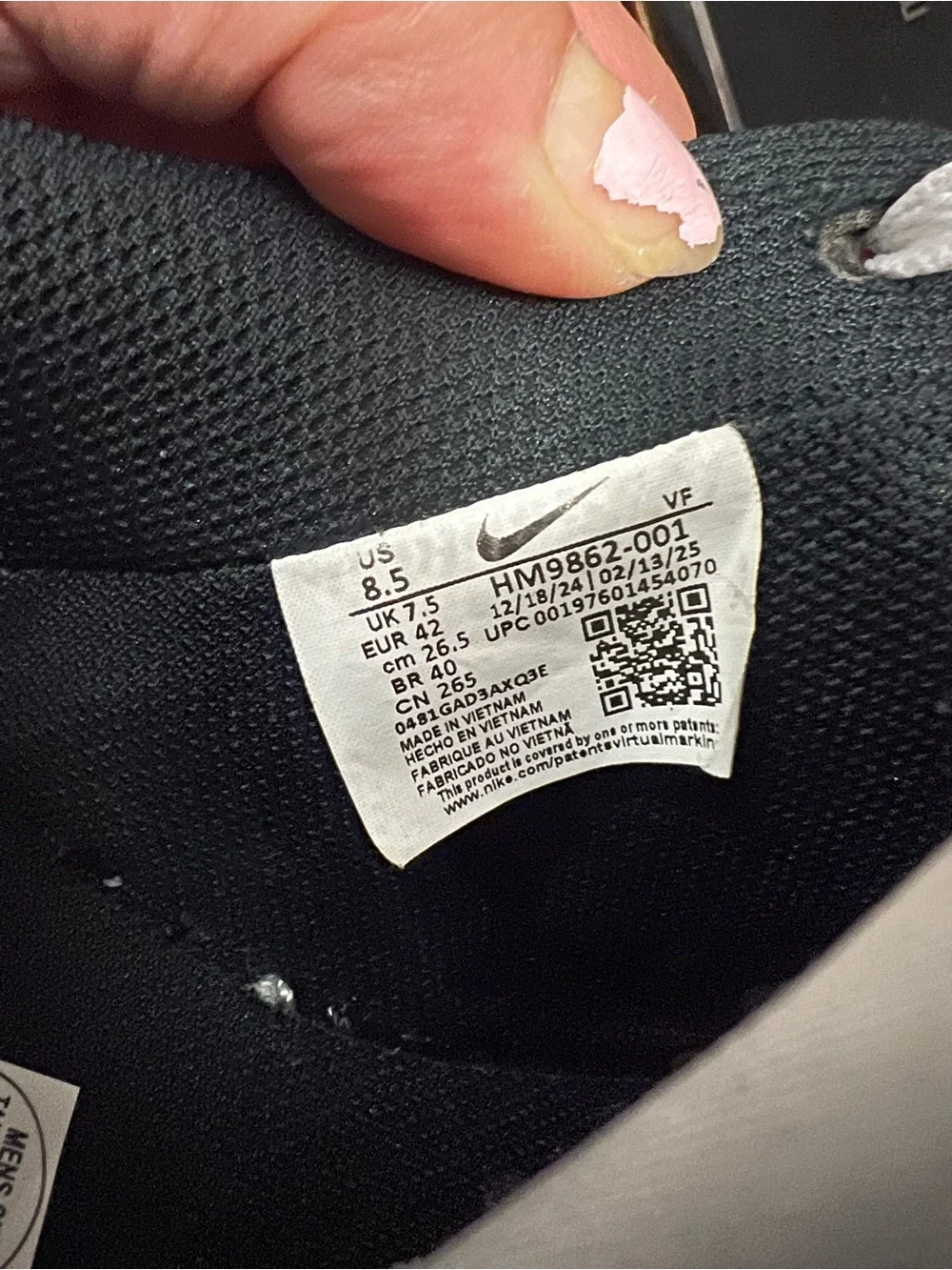 Nike Men's Black and White Low-Top Sneakers